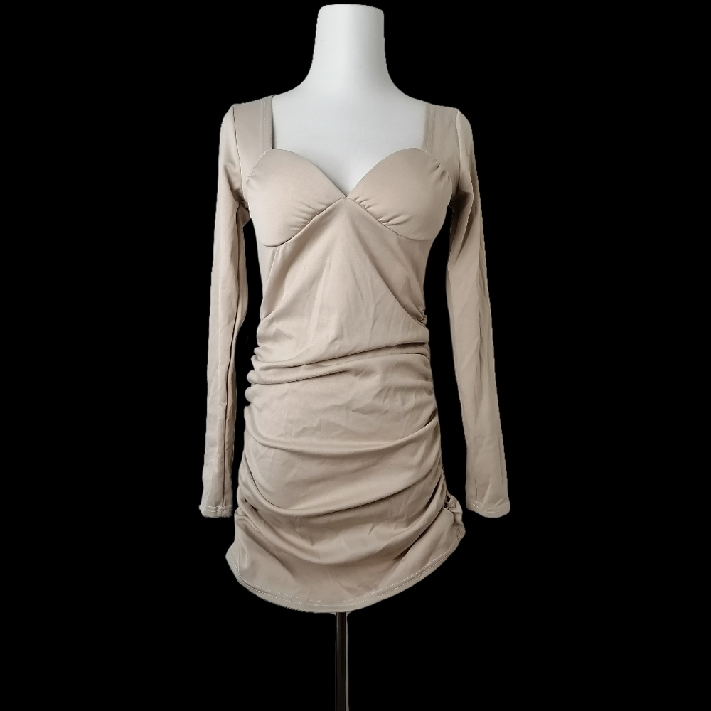 🧡 beige sweetheart neckline long sleeve pleated mini dress